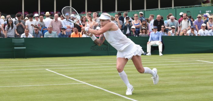 他在场边冷 他在场边冷